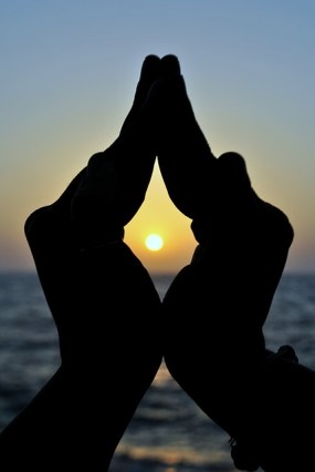 folded-hands-166917_640